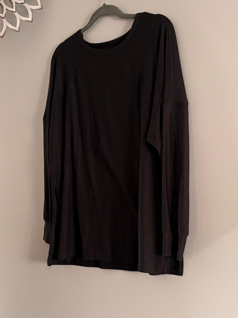 Old Navy Black Long-Sleeve Crew Neck Tee